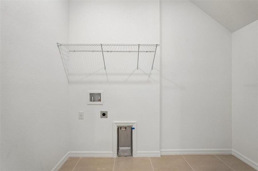Spacious, unfurnished interior of a new home in Tiburon, Nokomis (Image 17). Spacious, unfurnished interior of a new home in Tiburon, Nokomis (Image 17).