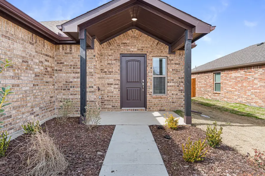 Exterior details and patio area of a home in Stonecreek, Sulphur Springs (Image 3).