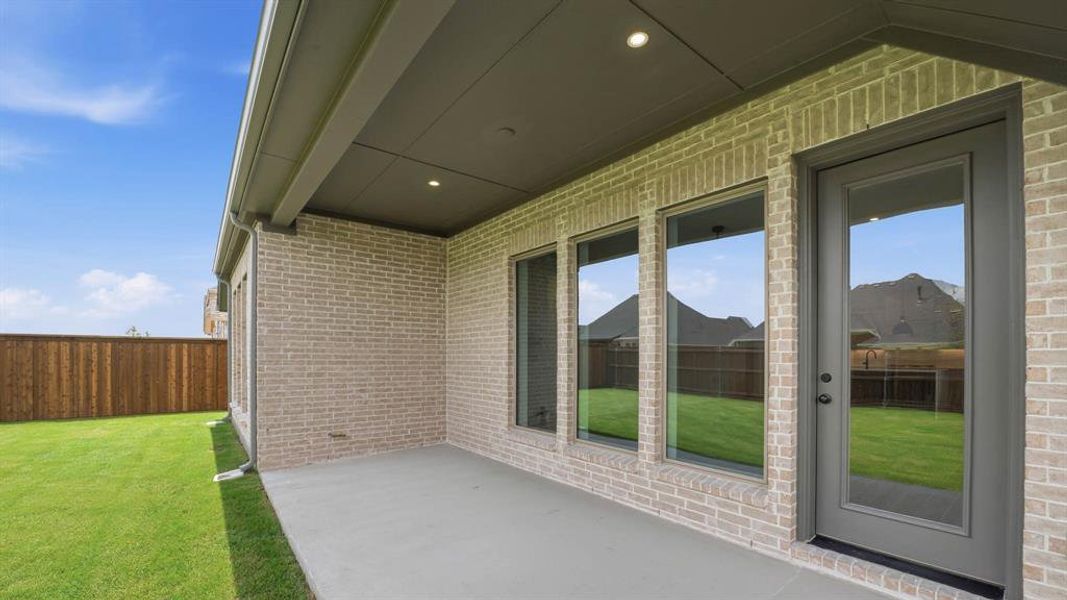 Exterior details and patio area of a home in Myrtle Creek, Waxahachie (Image 2). Exterior details and patio area of a home in Myrtle Creek, Waxahachie (Image 2).