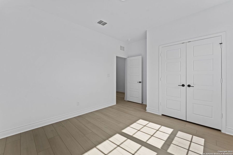 Spacious, unfurnished interior of a new home in Davis Ranch, San Antonio (Image 23).