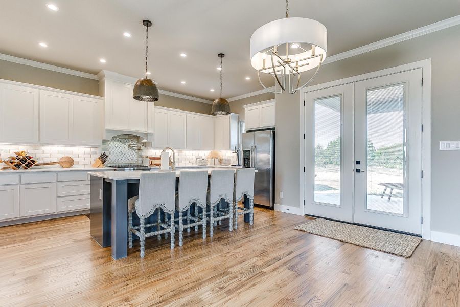 Representative furnished interior of a home built from the Rolling Wood by Trinity Classic Homes in Freeman Ranch, Weatherford (Image 7).