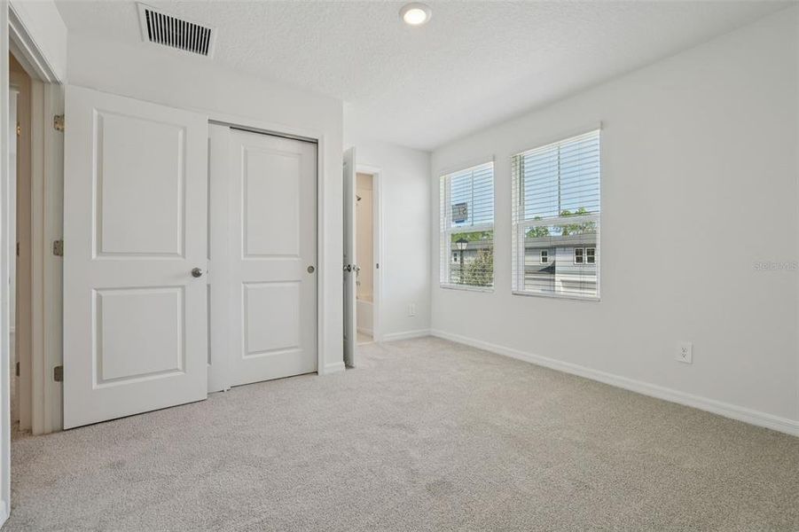 Spacious, unfurnished interior of a new home in Bradford Park, Ormond Beach (Image 32).
