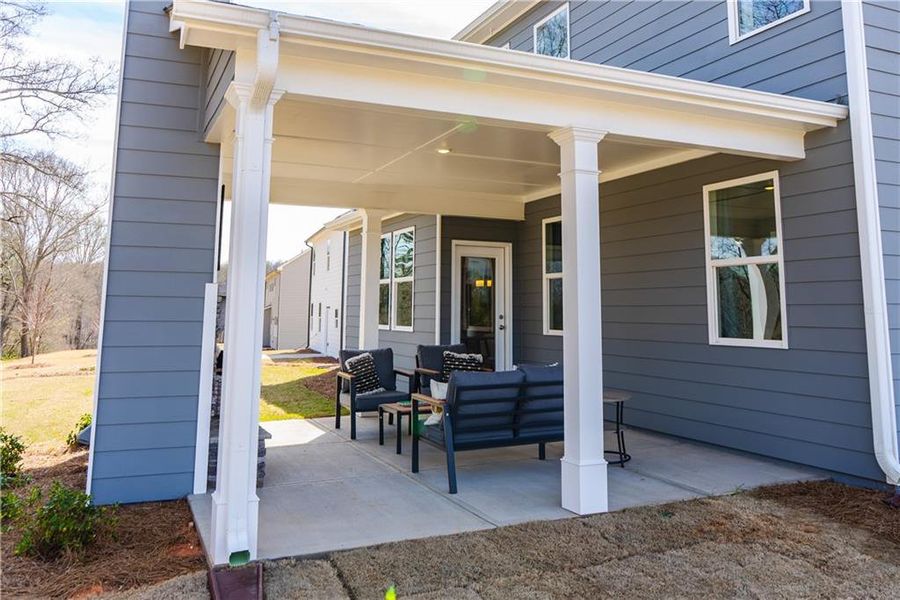 Exterior details and patio area of a home in Hampton Ridge, Jefferson (Image 3).