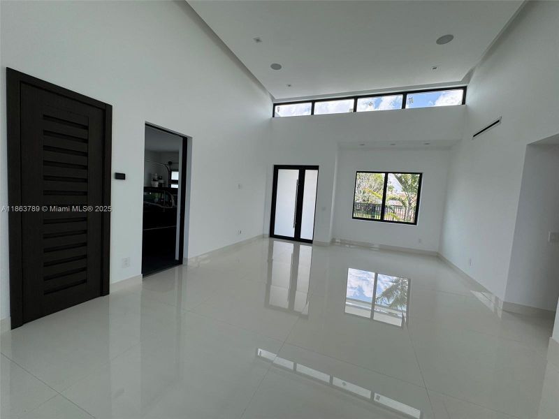 Spacious, unfurnished interior of a new home in , Miami (Image 19).
