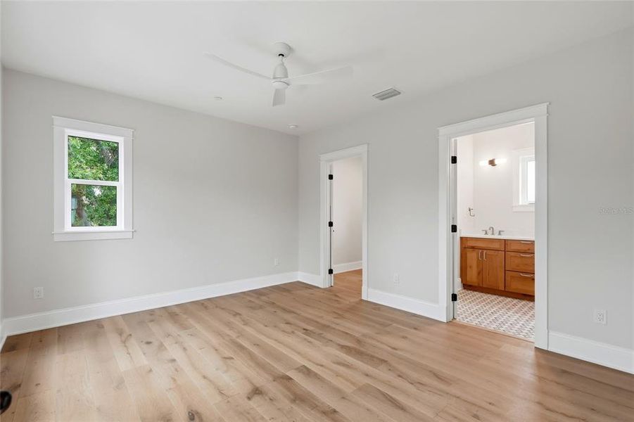 Spacious, unfurnished interior of a new home in , St. Petersburg (Image 24).