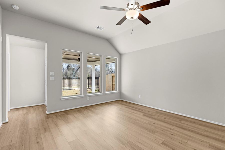 Spacious, unfurnished interior of a new home in Grand Central Park, Conroe (Image 23).