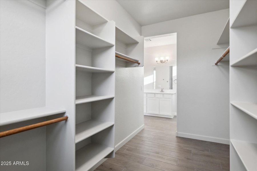 1,658 Master Closet 2 - 192 1,658 Master Closet 2 - 192