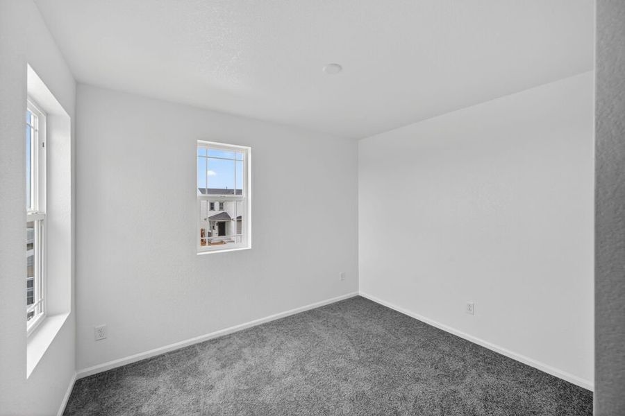 Spacious, unfurnished interior of a new home in Lake Bluff, Greeley (Image 16).