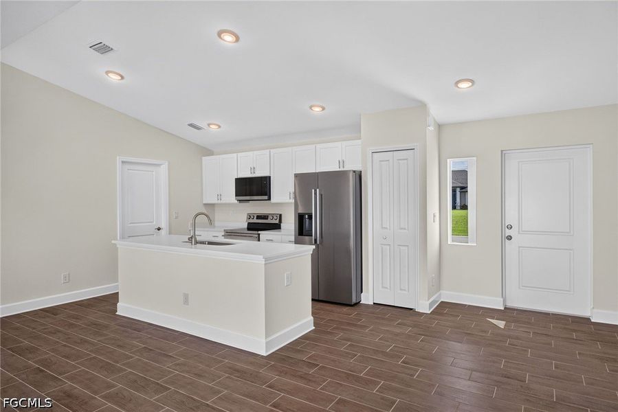 Furnished interior view inside a new home in Cape Coral, Cape Coral (Image 8).