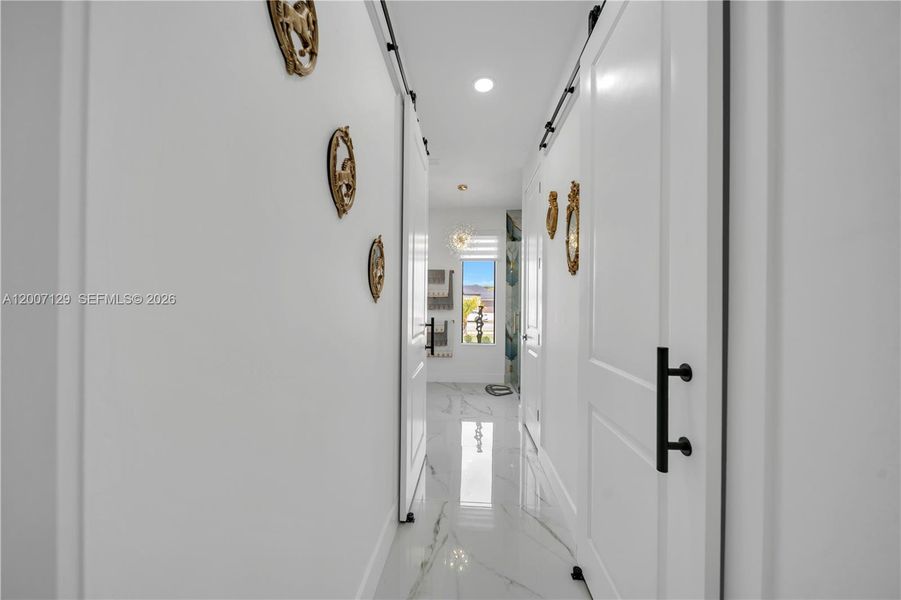 Spacious, unfurnished interior of a new home in , Cape Coral (Image 24).