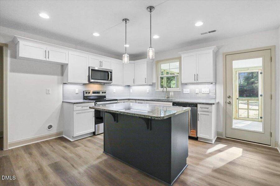 17-305 N West St-17 17-305 N West St-17