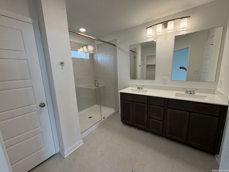 Furnished interior view inside a new home in Arroyo Ranch, Seguin (Image 9).
