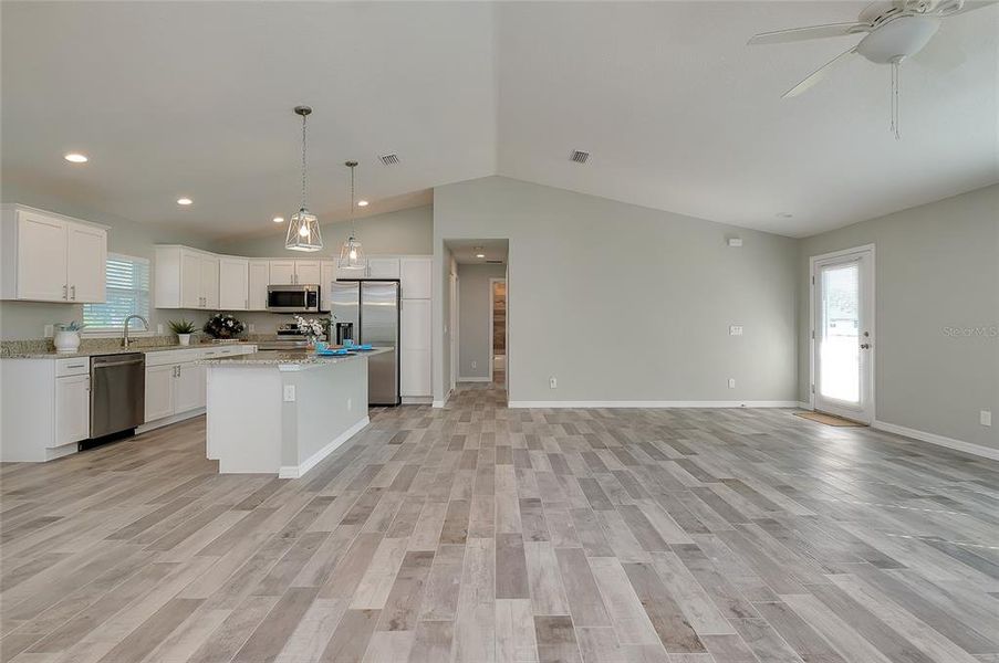 Spacious, unfurnished interior of a new home in , Englewood (Image 35).