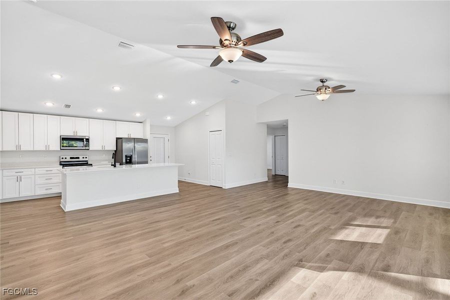 Spacious, unfurnished interior of a new home in Cape Coral, Cape Coral (Image 18).