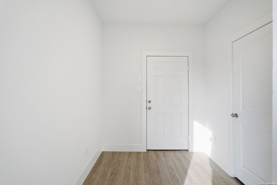 Spacious, unfurnished interior of a new home in Garden Grove, San Antonio (Image 21).
