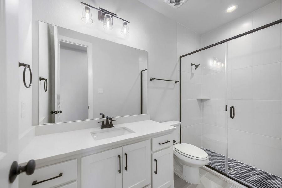 799 Mandrake - Full Bathroom 799 Mandrake - Full Bathroom