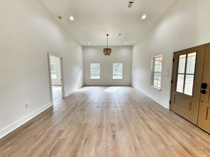 Spacious, unfurnished interior of a new home in , Woodville (Image 13).