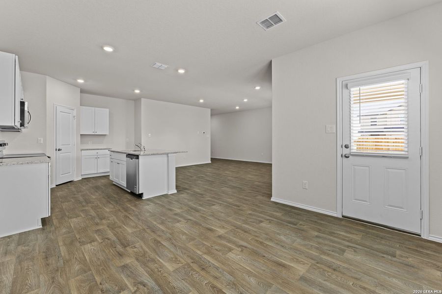 Spacious, unfurnished interior of a new home in Laurel Vistas, San Antonio (Image 20). Spacious, unfurnished interior of a new home in Laurel Vistas, San Antonio (Image 20).