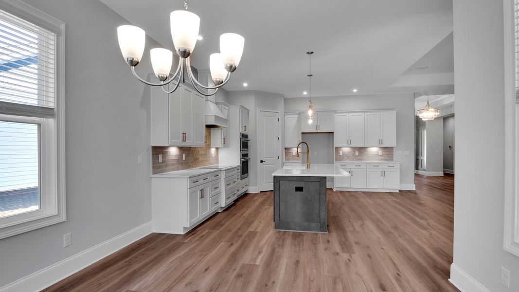 Dining into Kitchen Dining into Kitchen
