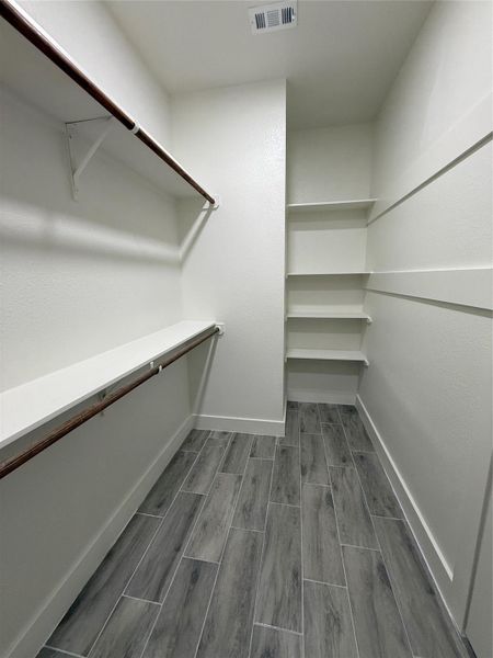 Spacious, unfurnished interior of a new home in , Vidor (Image 19).