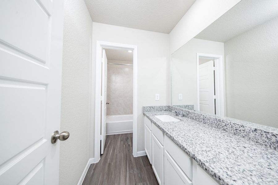 Furnished interior view inside a new home in Mackenzie Creek, Conroe (Image 5). Furnished interior view inside a new home in Mackenzie Creek, Conroe (Image 5).