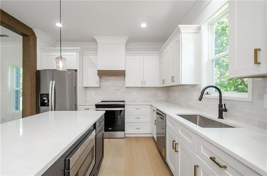 Furnished interior view inside a new home in , Gainesville (Image 7).