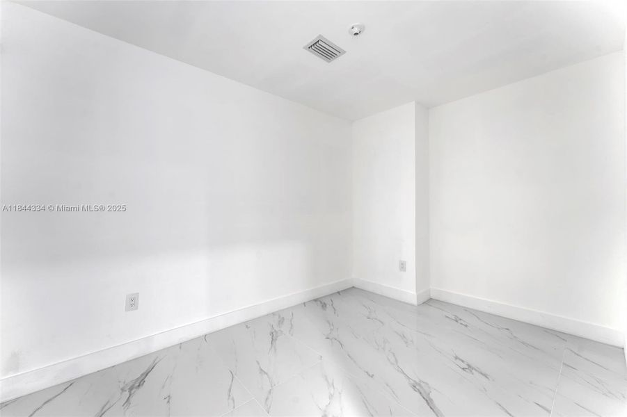 Spacious, unfurnished interior of a new home in , Miami (Image 36).