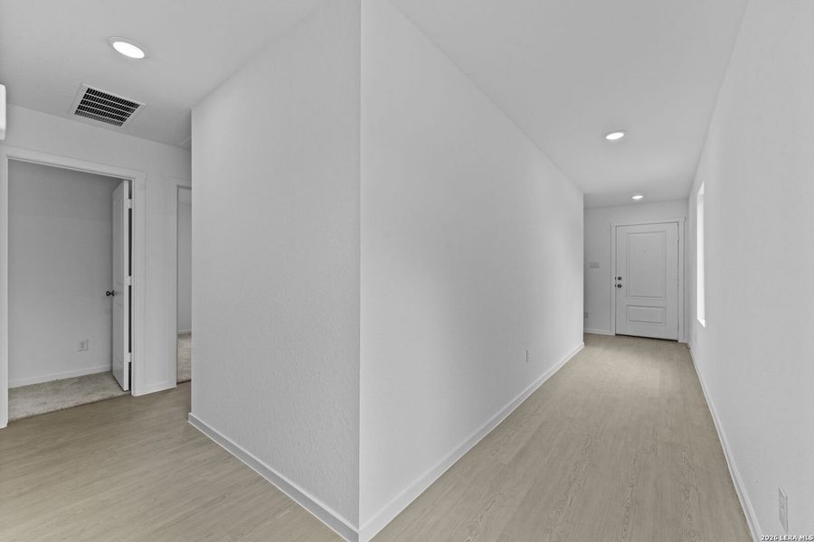Spacious, unfurnished interior of a new home in Torian Village, San Antonio (Image 12).