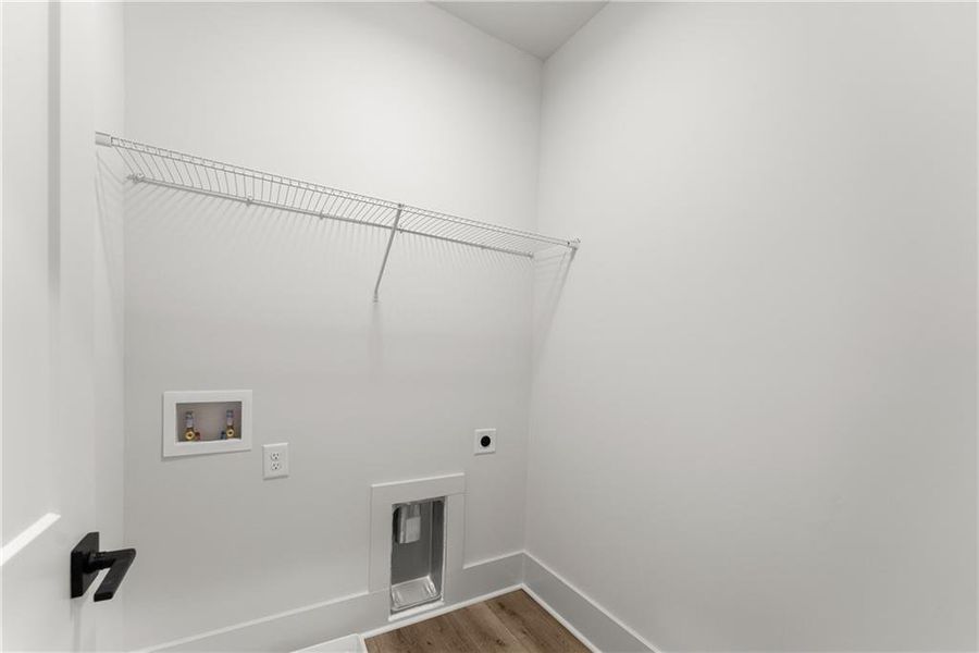 Spacious, unfurnished interior of a new home in , Gainesville (Image 22).