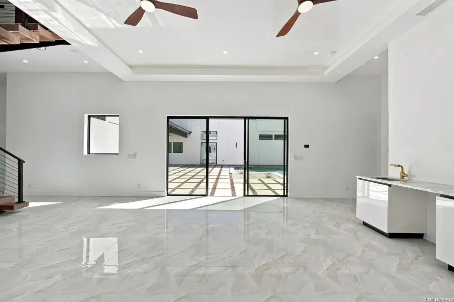 Spacious, unfurnished interior of a new home in , San Antonio (Image 94).