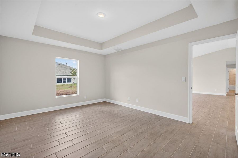 Spacious, unfurnished interior of a new home in Cape Coral, Cape Coral (Image 18).