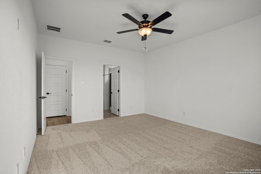 Spacious, unfurnished interior of a new home in Comanche Ridge, San Antonio (Image 23). Spacious, unfurnished interior of a new home in Comanche Ridge, San Antonio (Image 23).