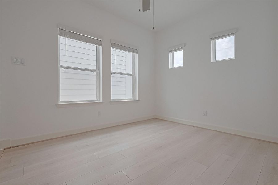 Spacious, unfurnished interior of a new home in Regents Court, Houston (Image 18). Spacious, unfurnished interior of a new home in Regents Court, Houston (Image 18).