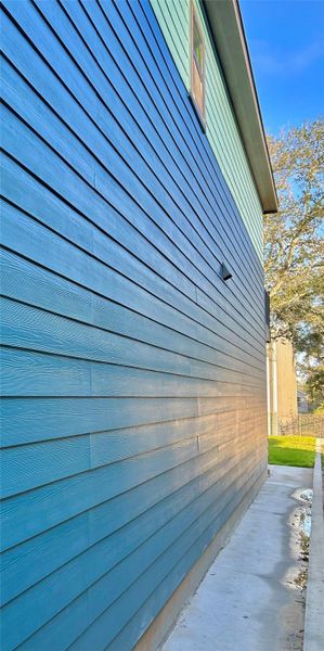 Exterior details and patio area of a home in , Dickinson (Image 25).