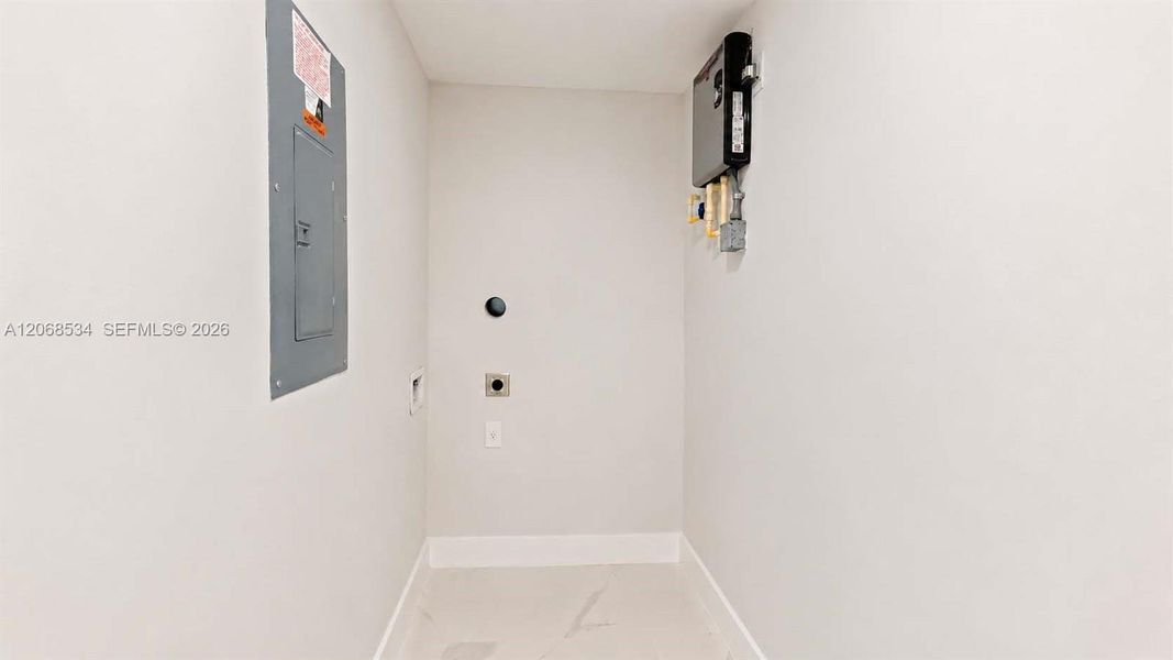 Spacious, unfurnished interior of a new home in , Lehigh Acres (Image 22).
