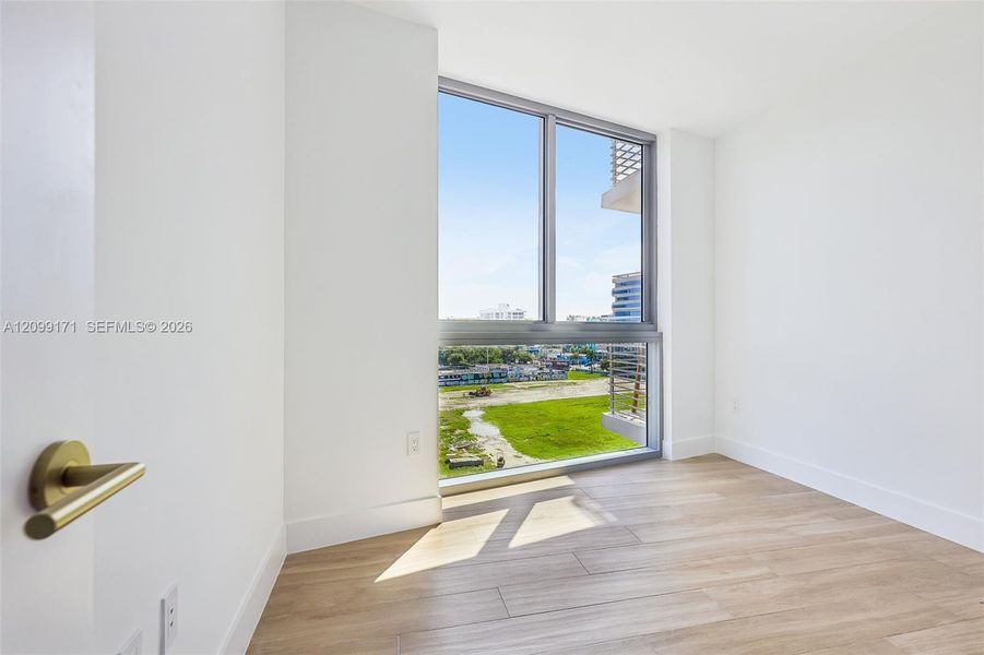 Spacious, unfurnished interior of a new home in , Miami (Image 18).