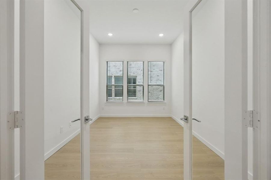Spacious, unfurnished interior of a new home in Painted Tree, McKinney (Image 23).