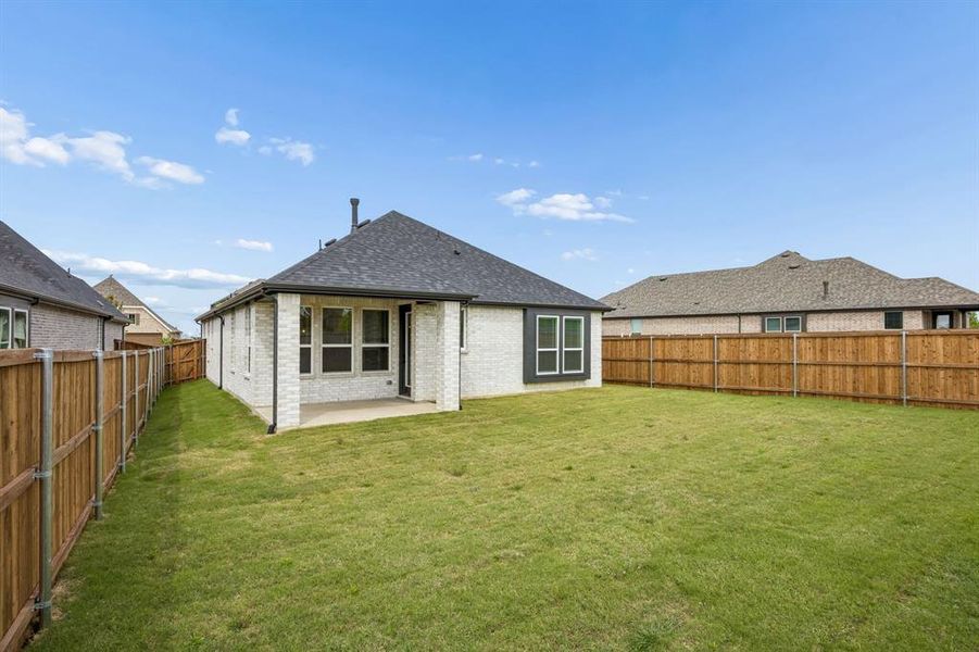 Exterior details and patio area of a home in , Aubrey (Image 4).