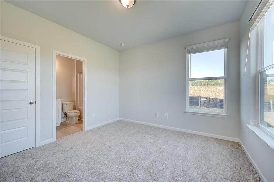 Spacious, unfurnished interior of a new home in Grandview at Millers Mill, Stockbridge (Image 26).
