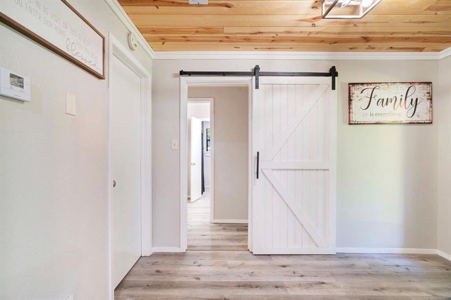 Spacious, unfurnished interior of a new home in , Powderly (Image 15).