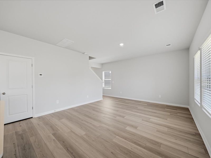 Spacious, unfurnished interior of a new home in Pleasant Brook, Greenville (Image 11).