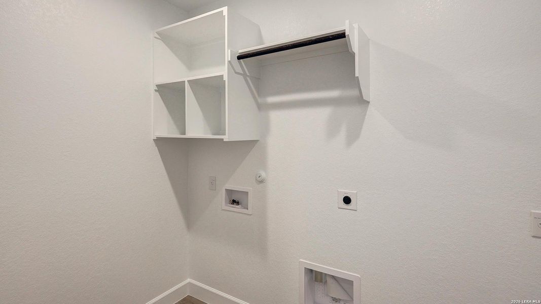Spacious, unfurnished interior of a new home in Ladera, San Antonio (Image 16).