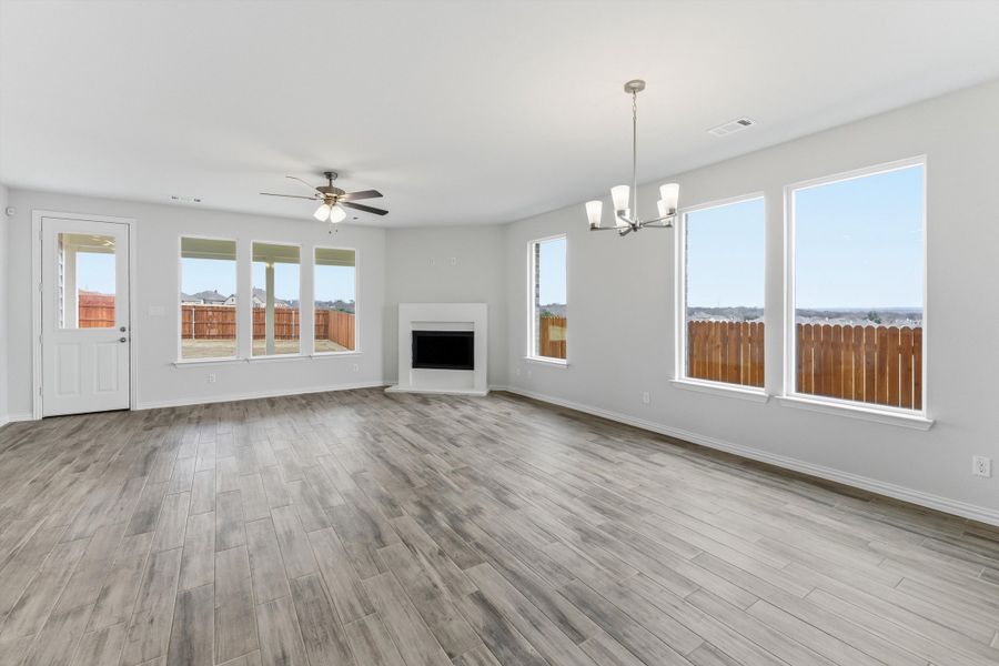 Spacious, unfurnished interior of a new home in Waterford Park, Weatherford (Image 17).