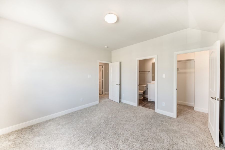 Representative unfurnished interior of a home built from the Nueces by UnionMain Homes in Lake Breeze, Lavon (Image 21).