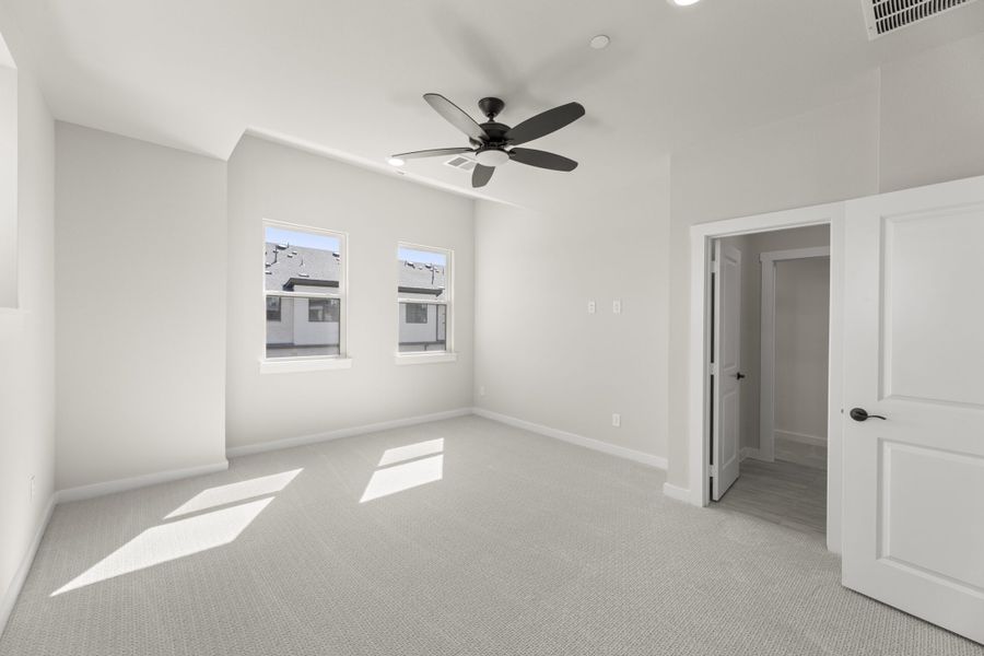 Spacious, unfurnished interior of a new home in Ten Mile Creek, Celina (Image 20).
