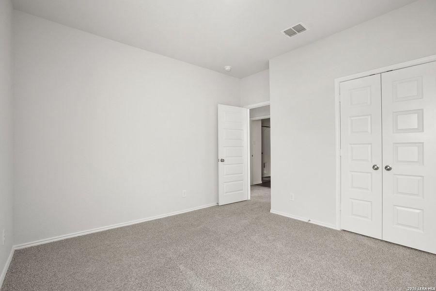 Spacious, unfurnished interior of a new home in Blue Ridge Ranch, San Antonio (Image 18).