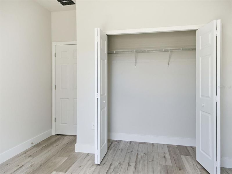 Spacious, unfurnished interior of a new home in , Citrus Springs (Image 9).