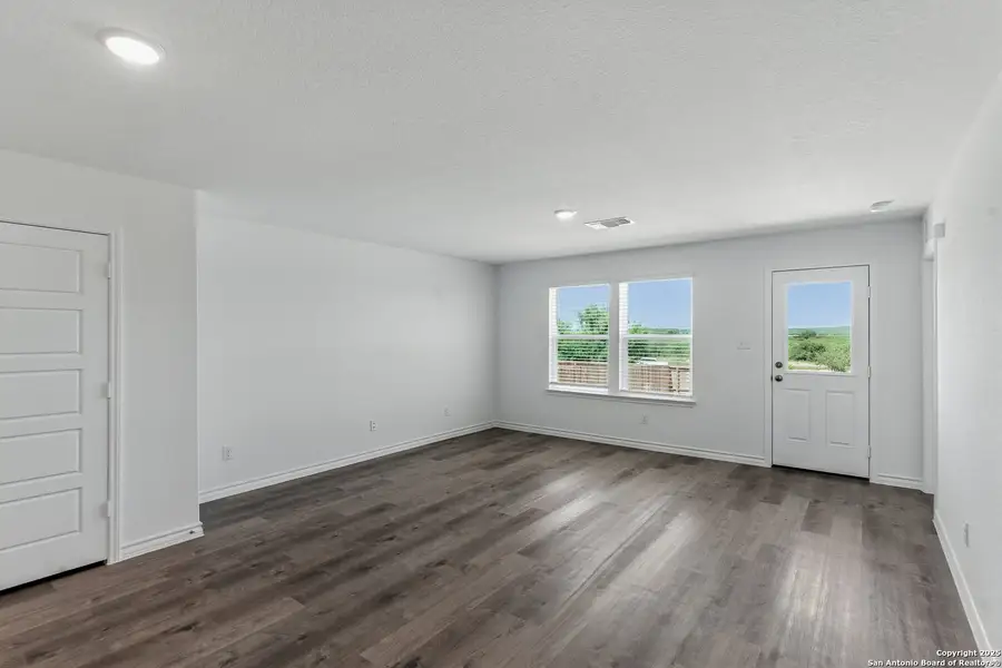 Spacious, unfurnished interior of a new home in Vista Real, Converse (Image 21).
