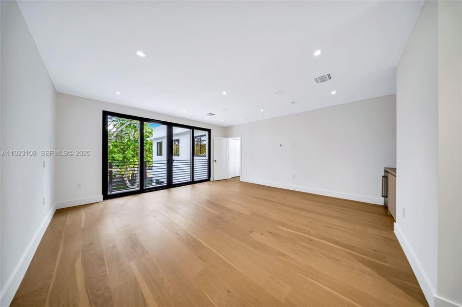 Spacious, unfurnished interior of a new home in , Miami (Image 47).