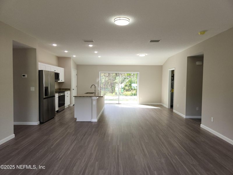 Spacious, unfurnished interior of a new home in , Keystone Heights (Image 8).